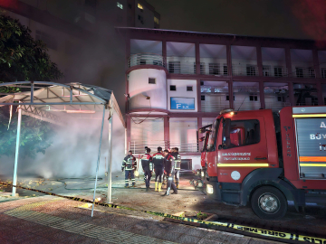 Adana'da eski göğüs hastalıkları hastanesinde çıkan yangın söndürüldü