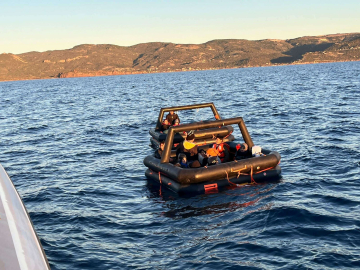 Çanakkale'de Yunanistan'ın geri ittiği 23 göçmen kurtarıldı