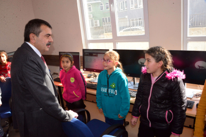 Bakan Tekin, Kahramanmaraş'taki okullarda inceleme yaptı