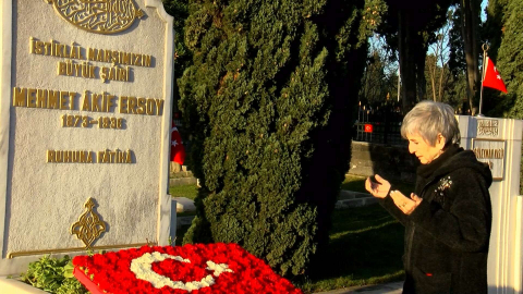 Şair Mehmet Akif Ersoy mezarı başında anıldı