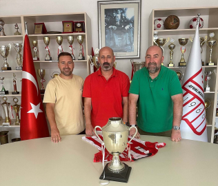 Ayvalıkgücü Belediyespor'da Mehmet Yıkılmazdağ devam ediyor