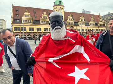 Avusturya - Türkiye maçı öncesinde taraftarlar stadyuma hareket etti