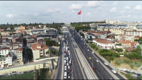 İstanbul- Haliç Köprüsü'nde asfalt yenileme çalışması başladı; trafik yoğunluğu oluştu (Havadan görüntülerle)