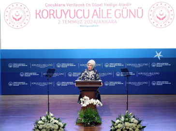 Emine Erdoğan, koruyucu ailelerle bir araya geldi