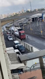 İstanbul - Sultangazi'de İETT otobüsü, TIR'a çarptı: Yaralılar var-1