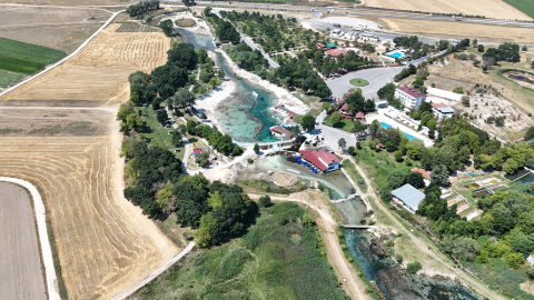 Sakarya Nehri'nin doğduğu bölgedeki Sakaryabaşı Göleti kuruma noktasına geldi