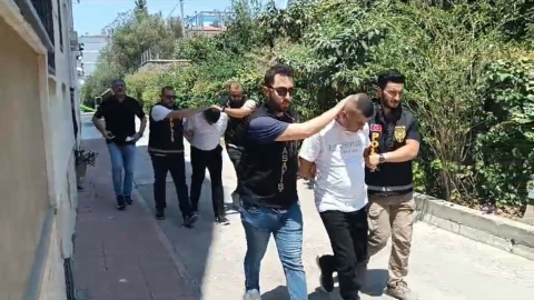 Kan davası nedeniyle Gaziantep'ten İzmir'e gelen çifti öldüren 2 zanlı tutuklandı