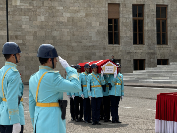 Eski Devlet Bakanı Sümer için TBMM'de tören