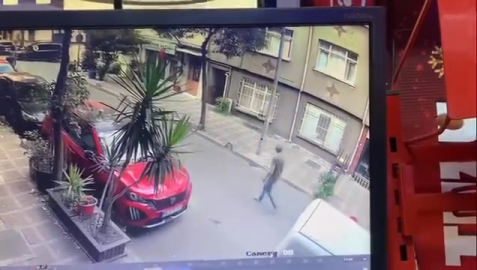 İstanbul- Bayrampaşa'da binanın demir kapısını çaldılar