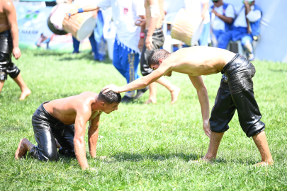 İstanbul- VAR'a gidilen 19'uncu Kocasinan Yağlı Güreşleri'nde Erkan Taş başpehlivan oldu