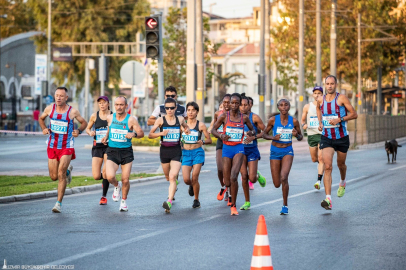 İzmir'de 9 Eylül Yarı Maratonu günü