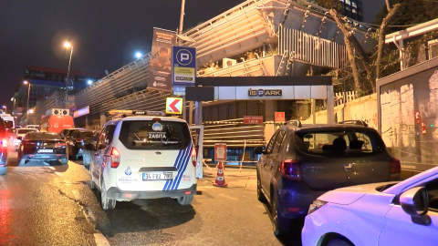 İstanbul - Beyoğlu’nda İSPARK Tepebaşı otoparkı binada görülen çatlaklar nedeniyle kapatıldı