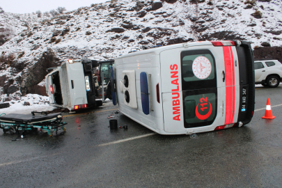 Malatya'da ambulans ile kamyonet çarpıştı: 7 yaralı