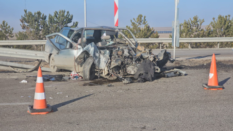 Konya'da otomobil, TIR'la çarpıştı: 1 ölü, 1 yaralı