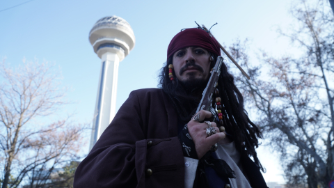 'Jack Sparrow' kostümüyle Ankara sokaklarında gezdi