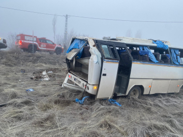 Malatya'da midibüs devrildi: 16 yaralı