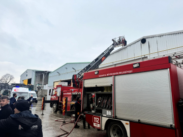 Sakarya'da fabrika yangını; 2 işçi ağır yaralı