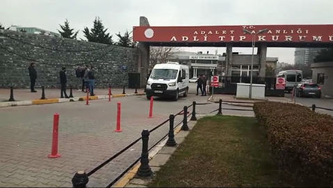 İstanbul- Maltepe'de tüfeğin ateş alması sonucu ölen Berat'ın cenazesi Adli Tıp'tan alındı