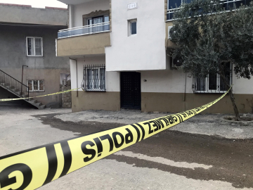 İntiharını önlemeye çalışan annesini kazara vurdu, ardından kendisine ateş etti: 2 yaralı