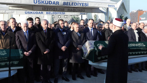 İstanbul- Otel yangınında hayatını kaybeden gazeteci Nedim Türkmen ve ailesi son yolculuğuna uğurlandı / Ek fotoğrafla